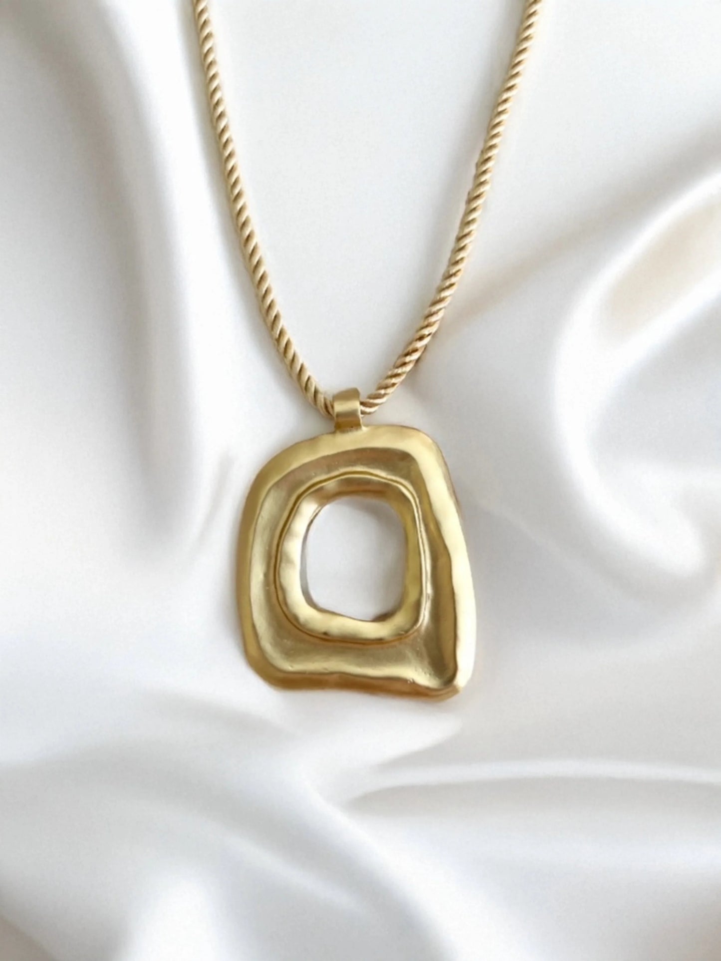 LÉA GOLD NECKLACE™